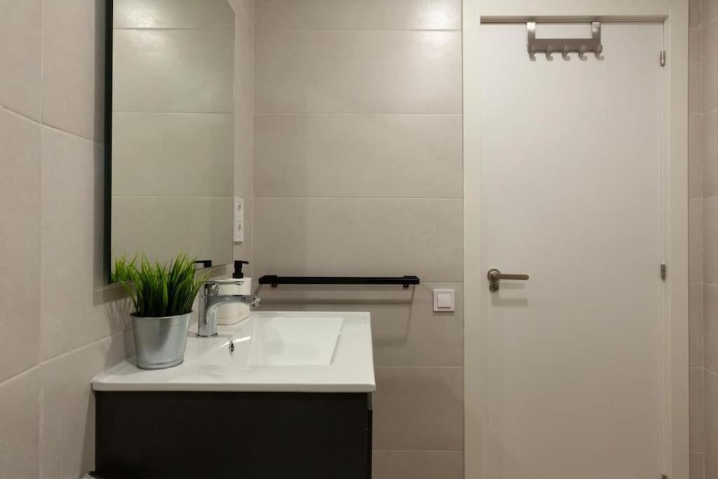 Ferienwohnung Nuevo Loft En Playa Y Cerca Del Centro, Ac Y Wifi Valencia Exterior foto